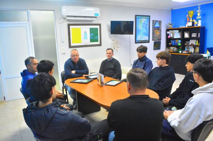 Castelli: El Municipio reconoció a deportistas que participaron en los Juegos Evita 2025