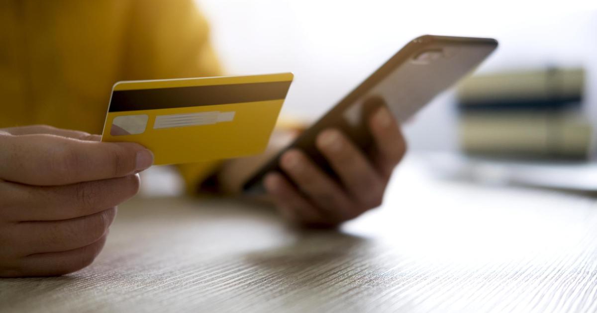 Buenas noticias para los padres: Hacienda confirma que añadir de cotitular a tu hijo en la cuenta bancaria no cuenta como donación