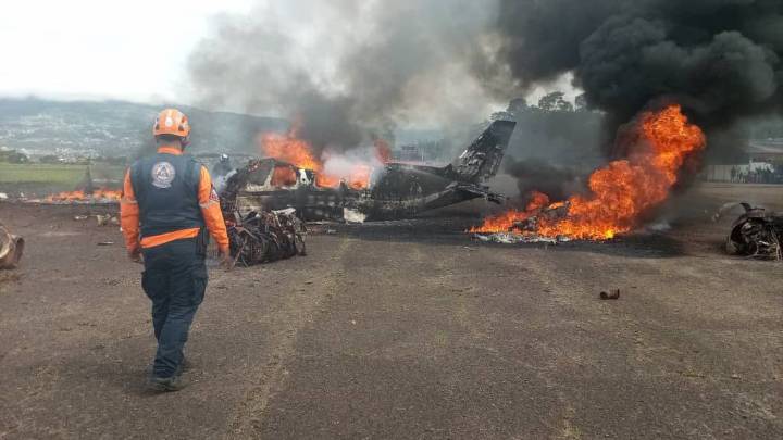 Investigan accidente aéreo en donde mueren dos pilotos tras estrellarse avioneta