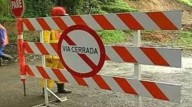 ¡OJO! Cierre Total en la vía Santa Elena por desprendimiento de material