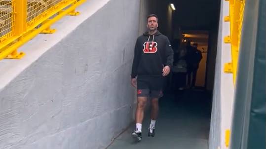 WATCH: Joe Flacco takes to the field before Bengals debut