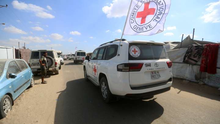Hamás entrega los restos de dos supuestos rehenes israelíes a la Cruz Roja