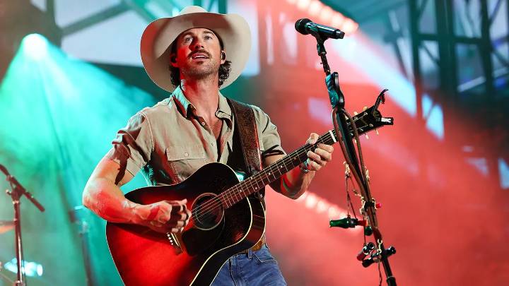 Riley Green fan unexpectedly storms stage during live concert performance