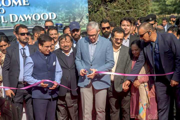 CM inaugurates Kashmir’s first Chrysanthemum Theme Garden