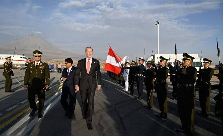 Rey de España, Felipe VI, arribó a Arequipa para inaugurar el Congreso de la Lengua Española