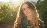 How To Create Effortless, Natural-Looking Waves, From A Celeb Stylist