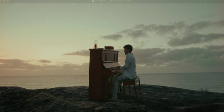 El músico colombiano que llevó un piano a un risco australiano: la historia detrás de ‘Ethereal Dream’