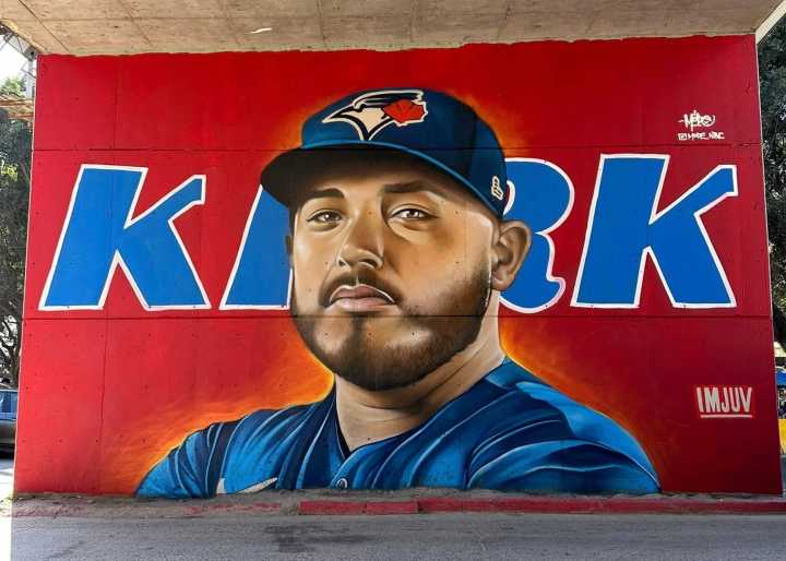 Honor a quien honor merece: El tijuanense Alejandro Kirk quedó inmortalizado con un mural