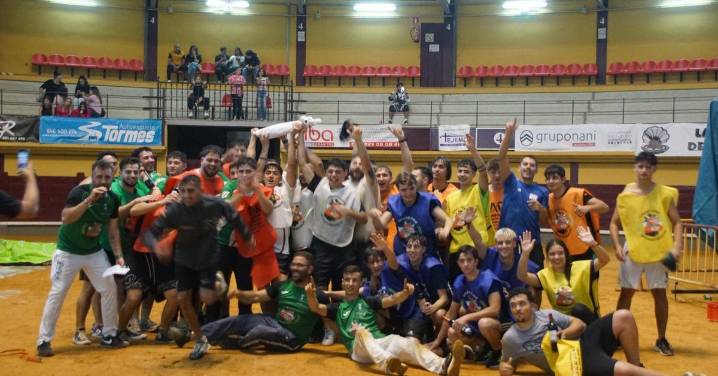 Risas y desafíos: el Humor Amarillo triunfa en Alba de Tormes