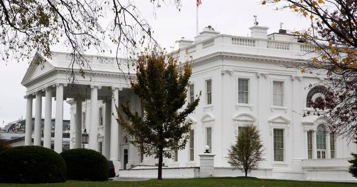 Bromea Casa Blanca vía redes sociales sobre el cierre de gobierno
