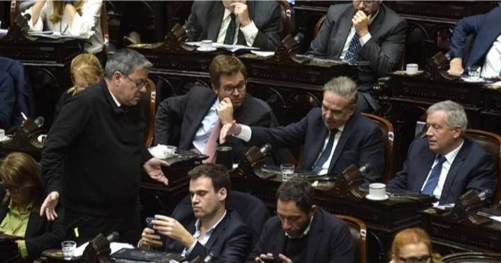 Sesión especial para remover a José Espert de Presupuesto