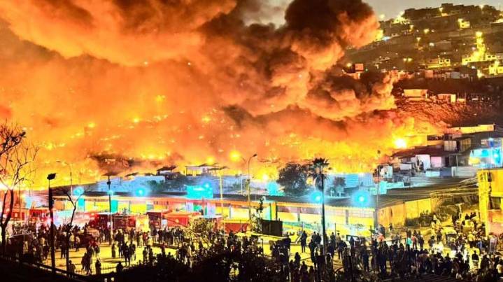 Fiscalía investiga incendio que arrasó con decenas de viviendas en Pamplona Alta