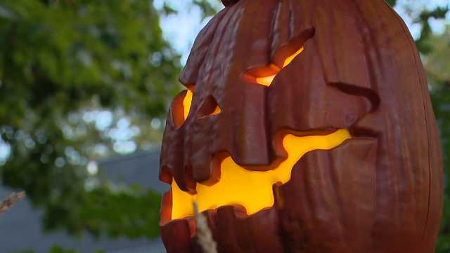 Indiana teenager transforms yard into haunted attraction for Halloween