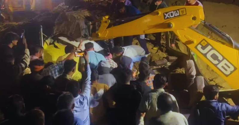 Tragedy in Himachal: 15 Killed as Landslide Buries Bus, Rescue Teams Race Against Time