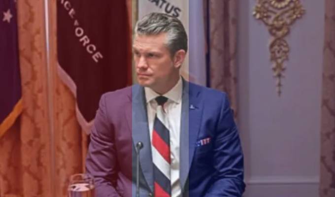 Pentágono responde con sarcasmo por la ‘corbata rusa’ de Pete Hegseth: “Se la compró tu madre”