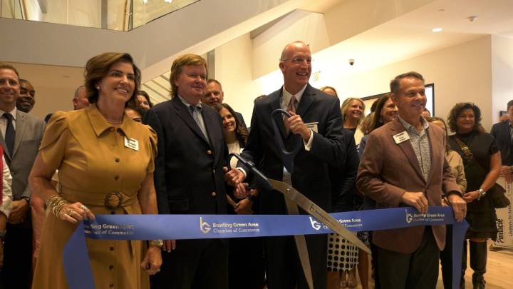 Pinnacle Bank opens new 12,000-square-foot location on Lovers Lane