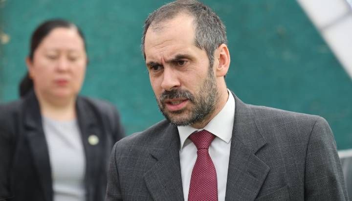 Ministro Grau destaca leve baja en la tasa de desempleo: "Es especialmente relevante para las mujeres"