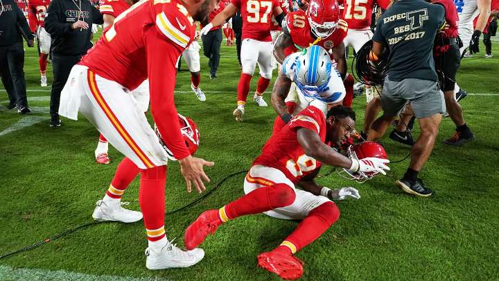 Lions, Chiefs players brawl after hard