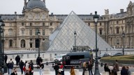 Millonario robo en el museo Louvre en París: se llevaron nueve joyas de la colección de Napoleón