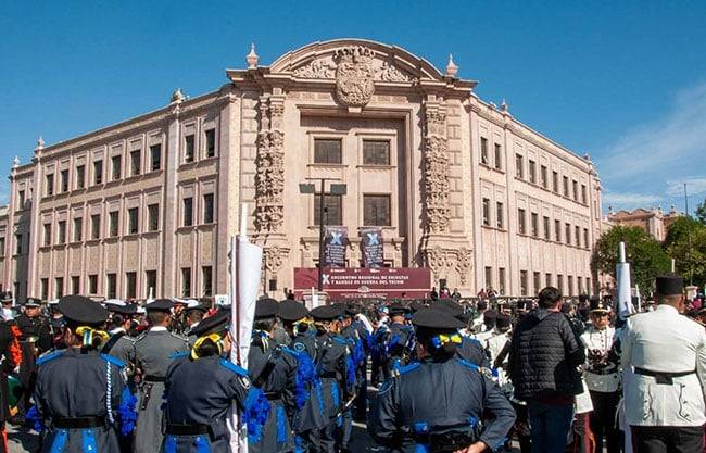 Finaliza encuentro regional de escoltas y bandas de guerra con desfile en la ruta recreativa y ceremonia en el frontispicio del ITS