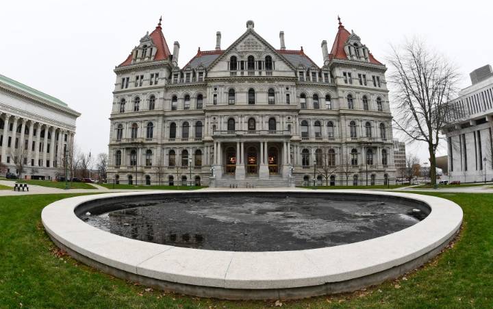 State senate bill targets governor's salary to enforce budget deadline