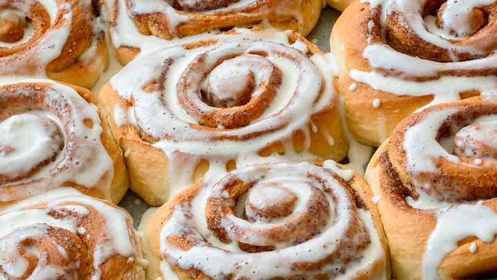 Son Does The Unimaginable With A Pan Of Cinnamon Rolls And Reddit Is Furious