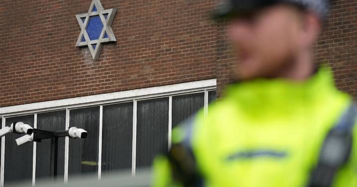 Police moved by 'overwhelming support' of Jewish community in wake of synagogue attack
