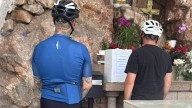 Ulises Bueno llegó en bicicleta hasta La Gruta y rindió homenaje a la Virgen del Valle