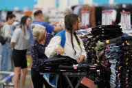 U.S. consumer confidence drops to six-month low as Americans worry about labour market