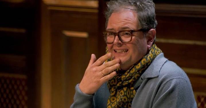 Celebrity Traitors star Alan Carr issues four-word 'plea' to Amanda Holden