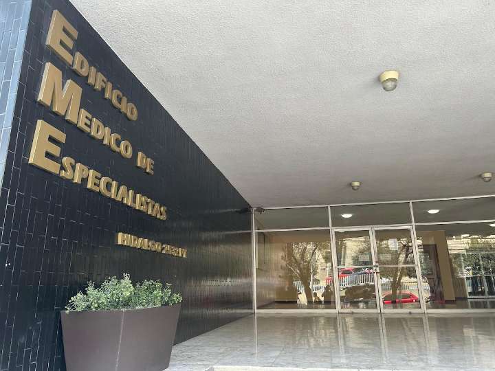 Amparo impide detener a médico por muerte en cirugía: Fiscalía