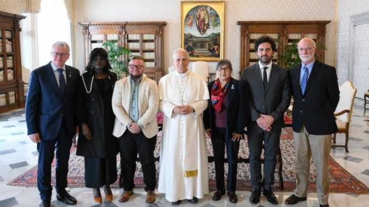 Papa León XIV se reúne con víctimas de abusos del clero en un diálogo histórico