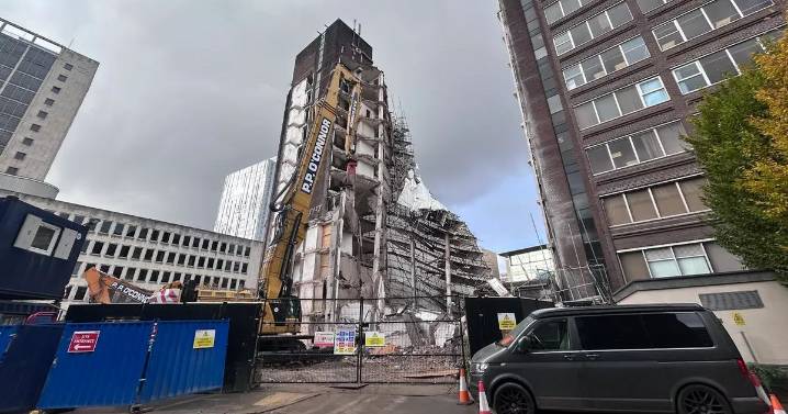 Manchester building collapses in city centre as 500 evacuated in what felt 'like an earthquake'