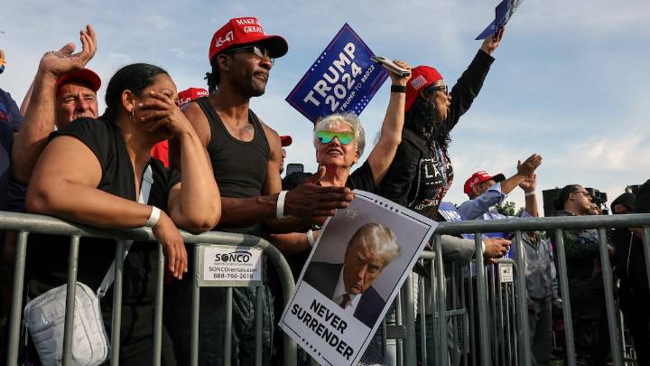 La opinión favorable a Trump entre los latinos cae drásticamente del 44% al 25%