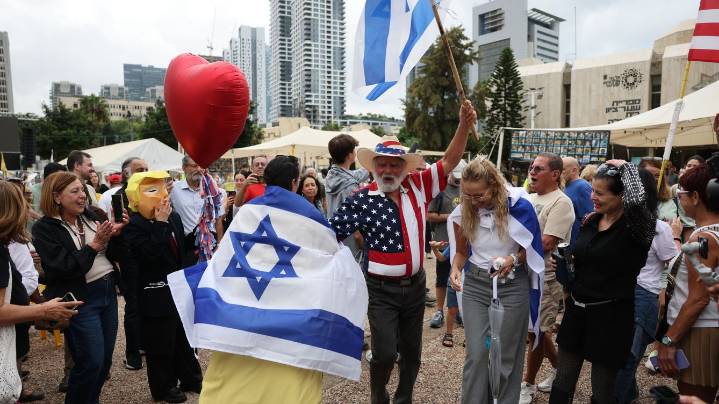 Israel y Hamas firmaron plan de paz con intercambio de rehenes y retirada de tropas