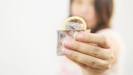 Condenaron a un hombre por sacarse el preservativo durante el acto sexual sin el consentimiento de la mujer