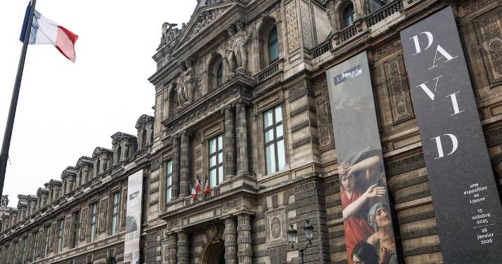 Subieron por un montacargas y disfrazados de trabajadores y ‘la tarea hecha’: Así fue el robo en el Louvre