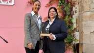 Paula Menéndez se convierte en la “Mujer Rural” más joven de Cangas: “Es compartido, un homenaje a todas nosotras”