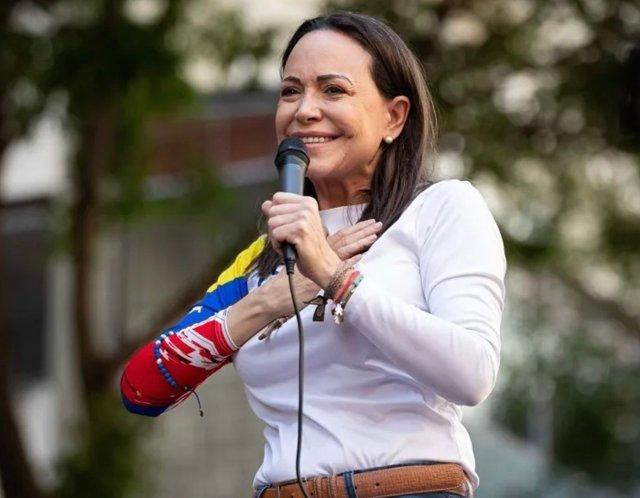 Un premio con valor simbólico y económico recibe María Corina Machado