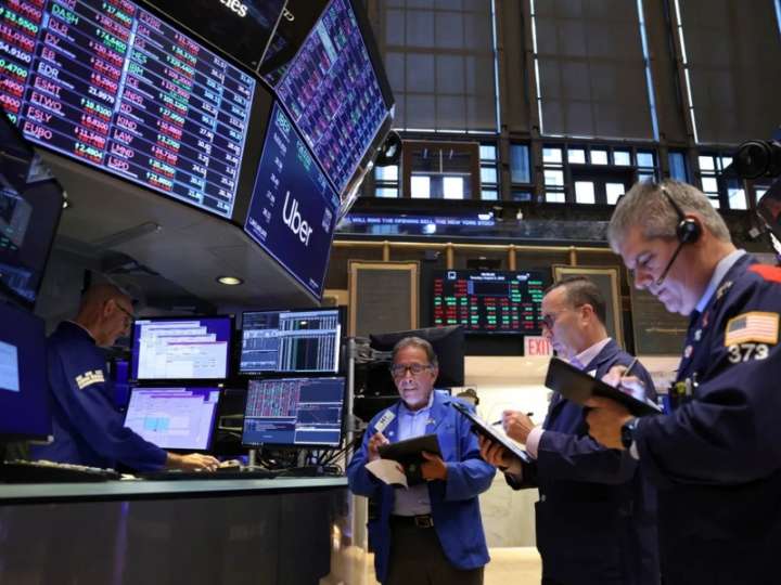 Los ADRs y los bonos rebotan tras el impacto por el condicionamiento del apoyo financiero de Trump