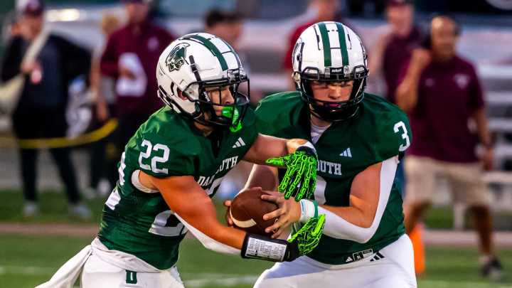 Senior running back runs wild for undefeated Dartmouth