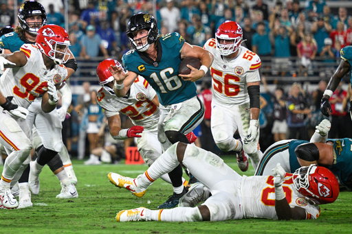 Dramática carrera de Trevor Lawrence da a los Jaguars una victoria 31