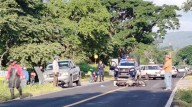 Dos motociclistas resultan lesionados tras choque frontal en Mazatepec