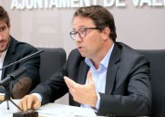 Giner critica a Compromís por aprobar normativa que dispara apartamentos turísticos en plantas bajas