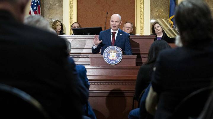Cox calls lawmakers into special session Monday to address redistricting, other issues