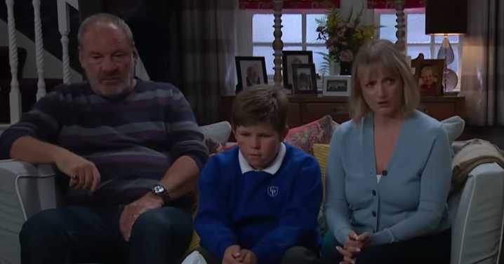 Emmerdale fans lash out at 'ridiculous' Nicola as Carl's secret is exposed