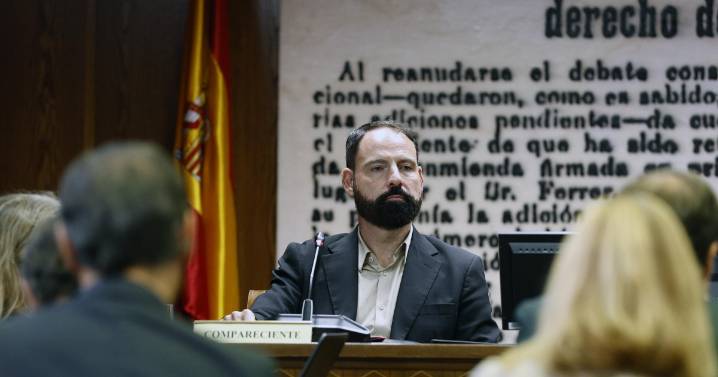 El exgerente del PSOE deja decenas de preguntas sin responder en el Senado y más dudas sobre una caja B