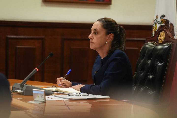 Sheinbaum encabeza reunión para revisar situación de emergencia por inundaciones en cinco estados