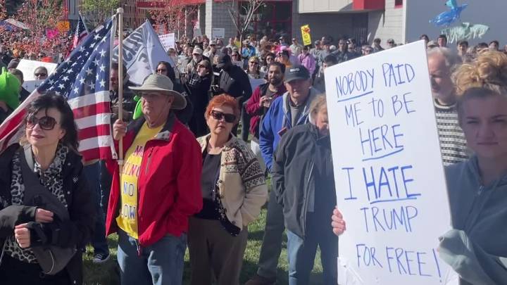 Second "No Kings" Protest Again Draws Crowds to City Hall