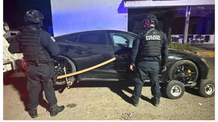 Aseguran dos automóviles y una motocicleta robadas en diferentes sectores de Culiacán